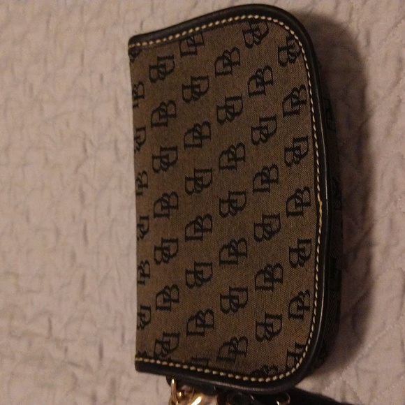 Vintage Dooney & Bourke Signature Black Wristlet. Tan inside. - Picture 5 of 12